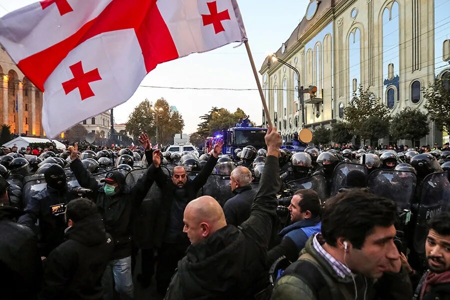 Партия Саакашвили в Грузии. Митинг Саакашвили Тбилиси. Грузия парламент митинг 2019. Протесты с Тбилиси 2007. Новости грузии срочно