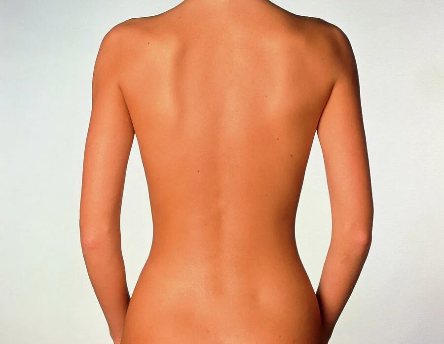 Женская спина. Тело со спины. Ровная женская спина. Женщина с ровной спиной. Женская поясница