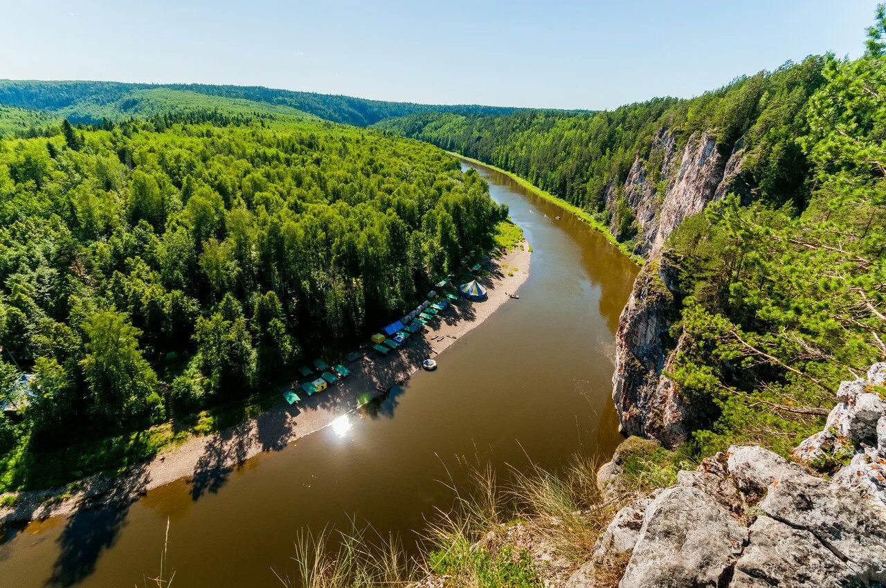 Уральские горы река чусовая. Парк река чусовая пермский край. Река чусовая камень омутной. Река чусовая урал. Фото реки чусовой.
