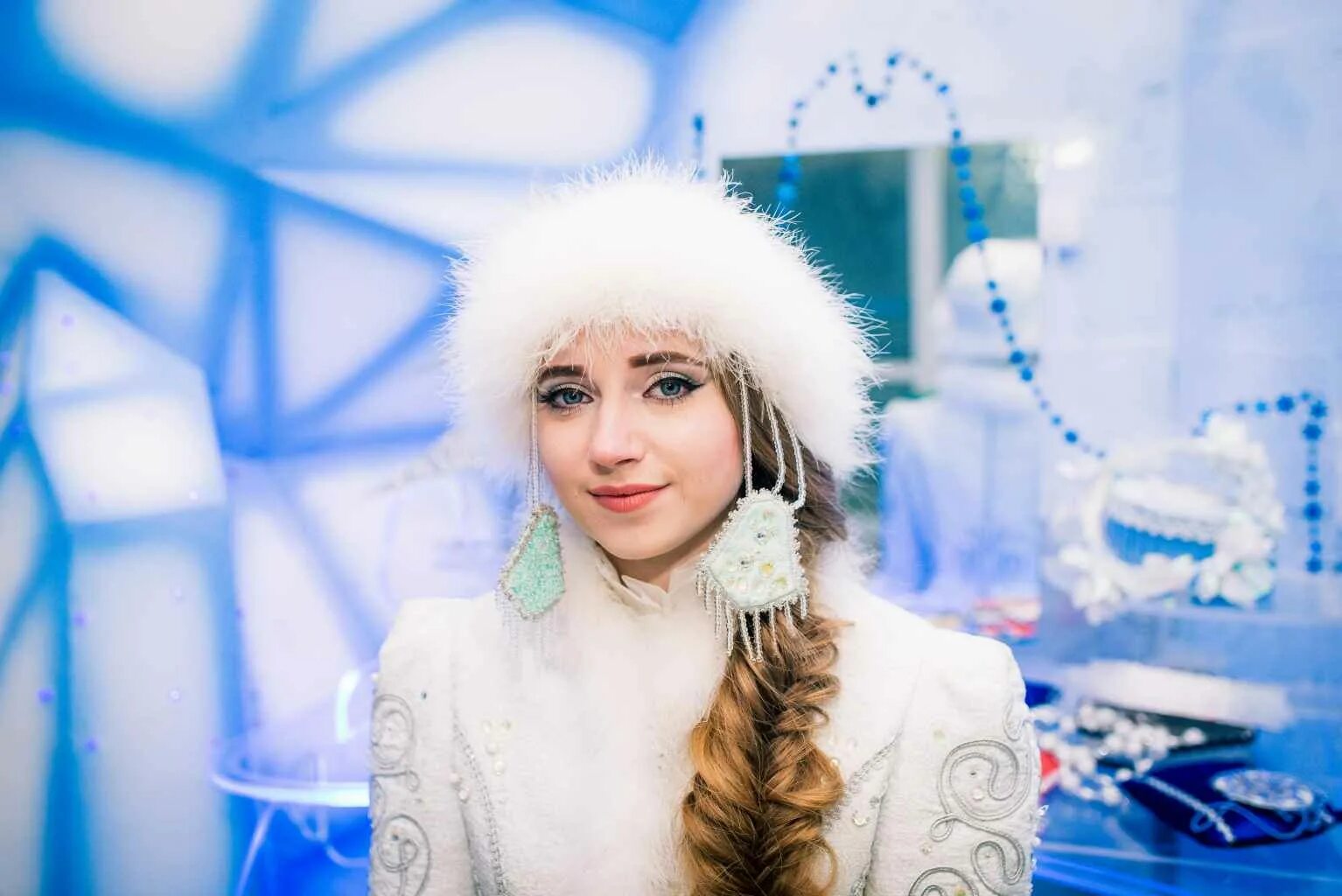 Чудо куклы ларисы исаевой. Красивый портрет снегурочки. Костромская снегурочка 2021. Куклы дед мороз и снегурочка ларисы исаевой. Лицо снегурочки.