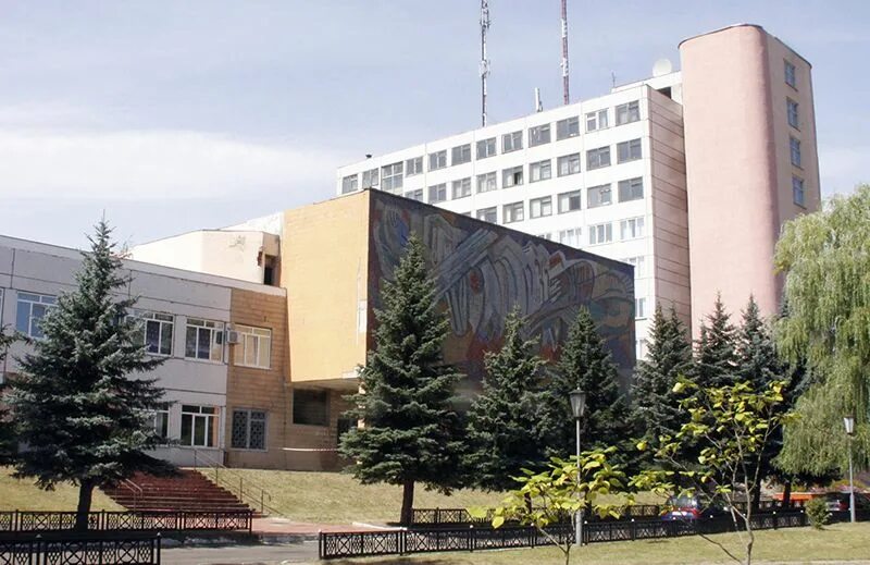 Завод рогачев. Рогачевский диапроектор. Рогачёв беларусь. Рогачёвский завод диапроектор ссср. Оптический цех.