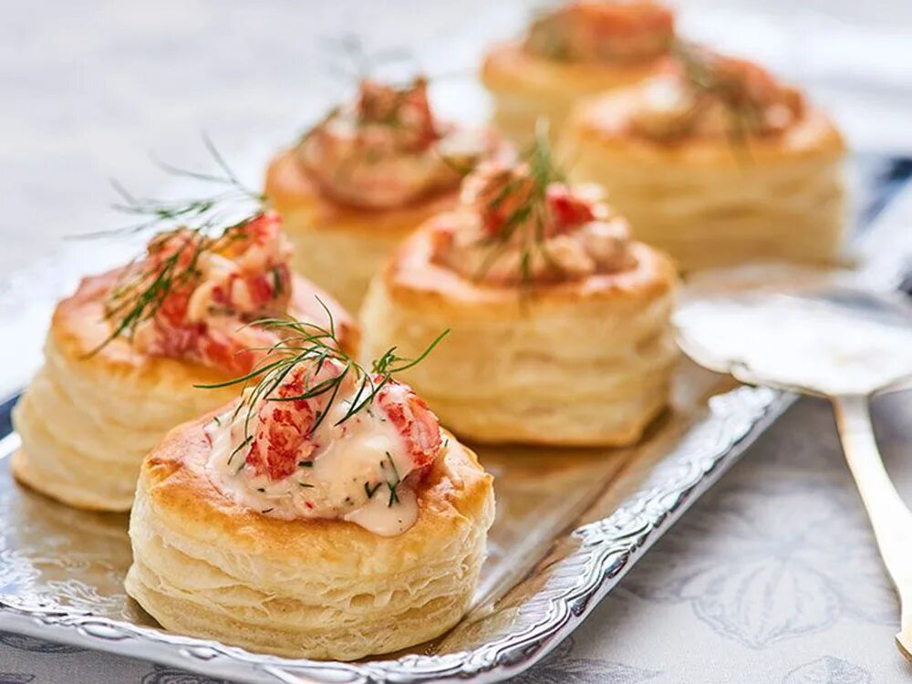 Ово-лакто волованы. Волован (Vol-au-Vent) — несладкая закуска. Волованы по-псковски. Волованы с красной икрой.