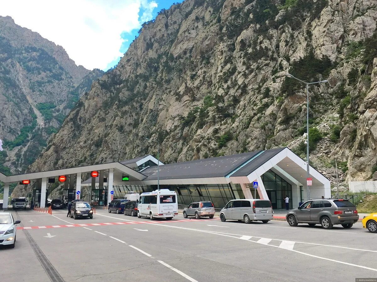 Владикавказ таможня верхний ларс. Грузия граница фото. Граница с грузией верхний ларс. Российско-грузинская граница. Граница с грузией верхний ларс.