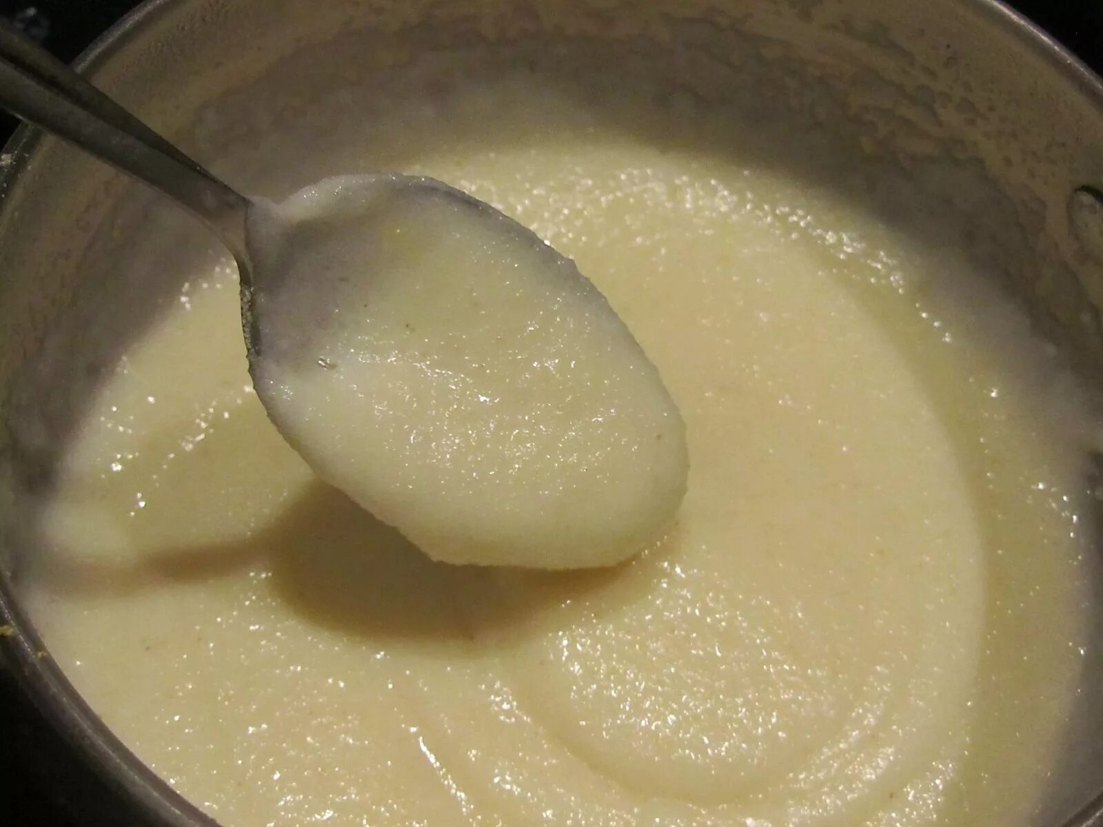 Рецепт манки фото. Манная каша. Манка каша. Манка в тарелке. Манка вареная.