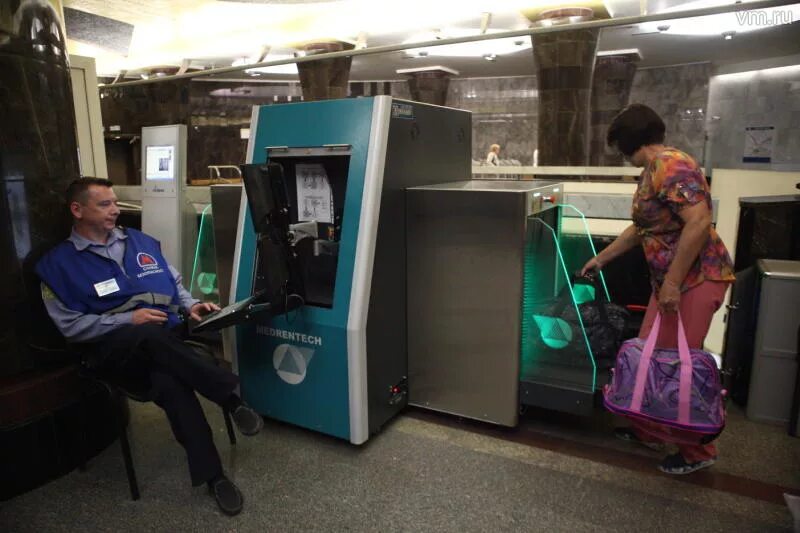 Досмотровая зона Московского метрополитена. Служба безопасности метрополитена Выхино. Досмотровые приборы в метрополитене. Зона досмотра в метро. Оборудование метрополитен