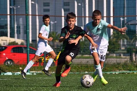 Футболист леонидов