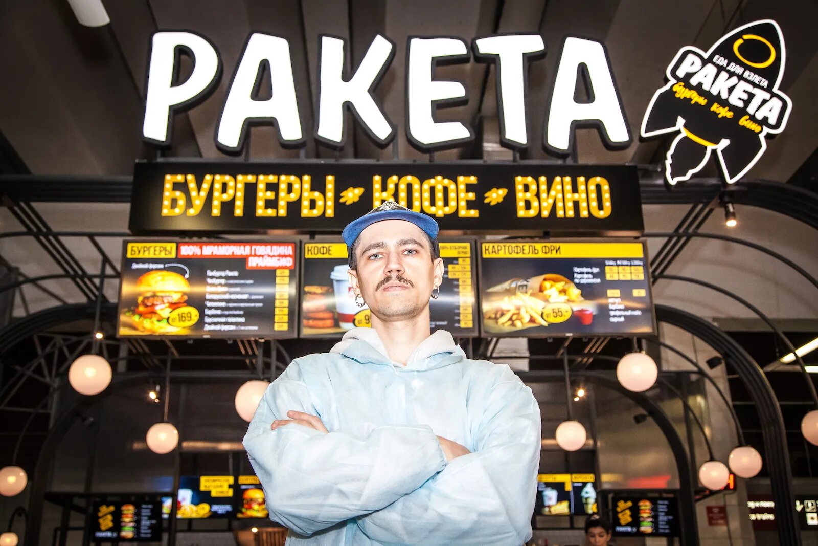 ракета еда. космический бутерброд для детей. канапе из фруктов на шпажках. еда на космическую тему. ракета еда.