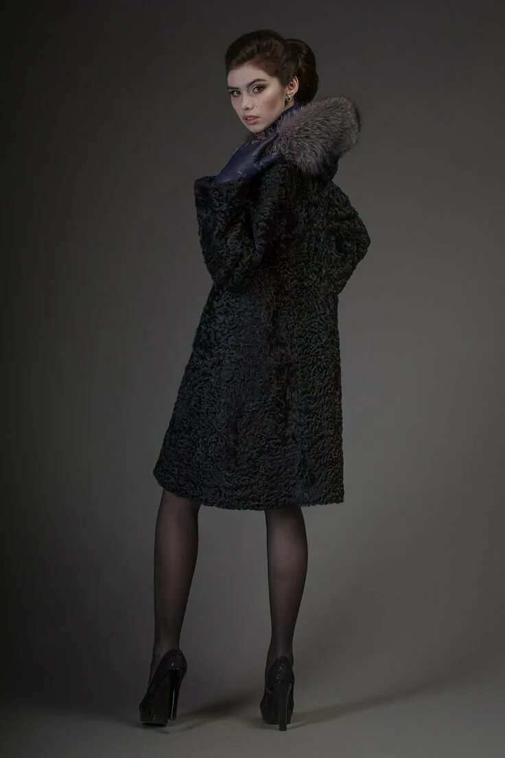 Каракулевая шуба элина. Каракульча шубы снежная королева. Каракульча шубы снежная королева. Шуба каракульча с норкой. Шуба из каракуля мода 2020.