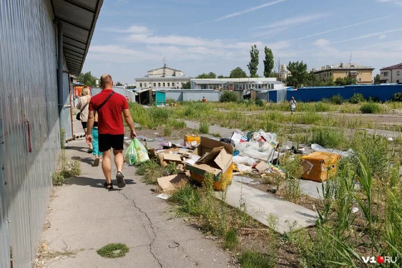 Рынок десятка. Мусор. Черный рынок Волгоград. Фото мусора. Новый тракторный Волгоград.