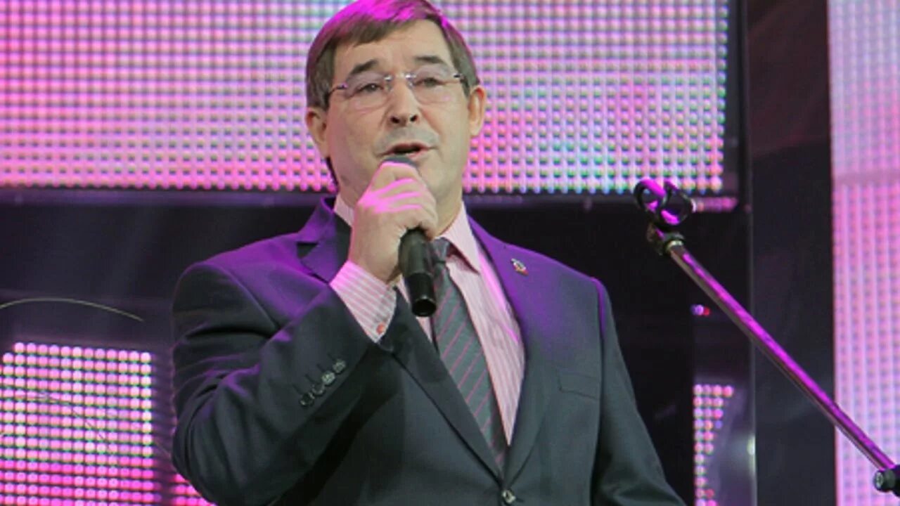 салават фатхетдинов 2001. диск салавата фатхутдинова. певец салават фатхетдинов в молодости. новые песни салавата слушать. певец салават фатхетдинов.