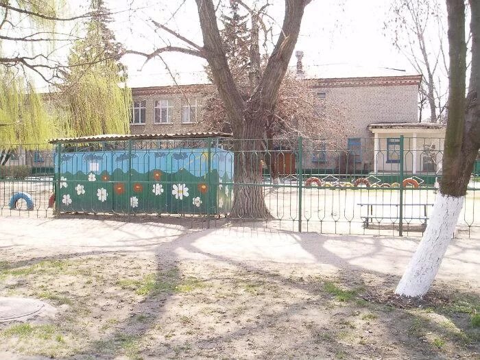 Детский сад луганская. Детский сад луганская. Садик 55 луганск. Детский садик 106 луганск. Обстрел детского сада в станице луганской.