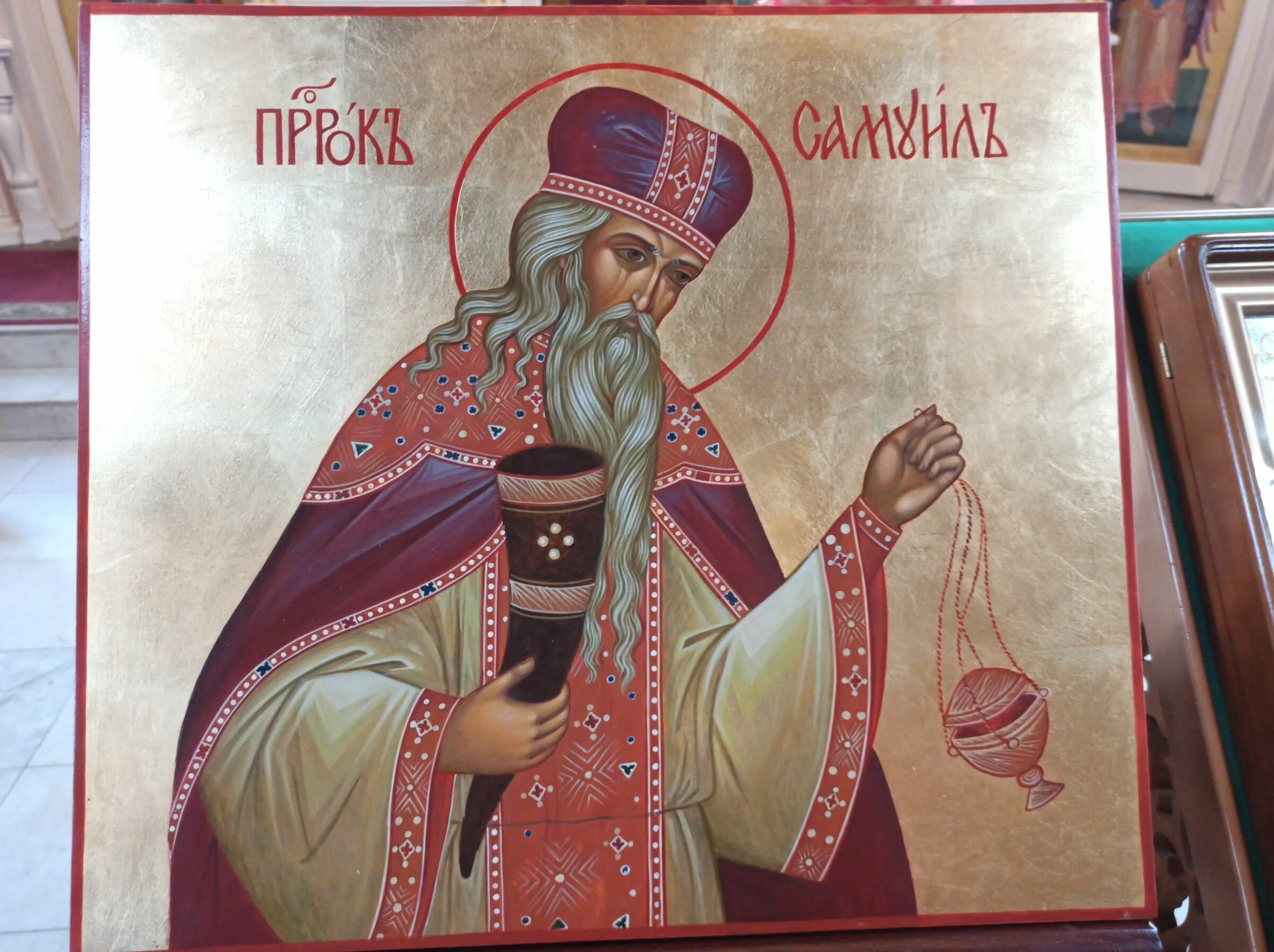 Освящение иконы. Новосибирск собор александра невского икона. Икона сталина в киево-печерской лавре. Епископ серафим белевский и алексинский. Как освятить икону сделанную своими руками.