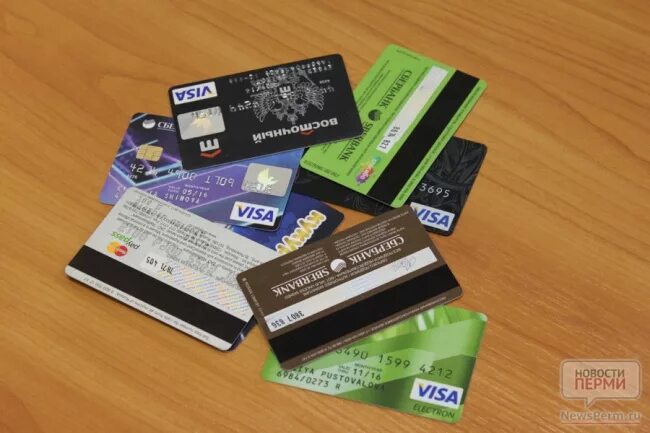 банковская карта с двух сторон. карточка сбербанка. номера банковских карт visa с деньгами. деньги на карте. банковская карта с двух сторон.