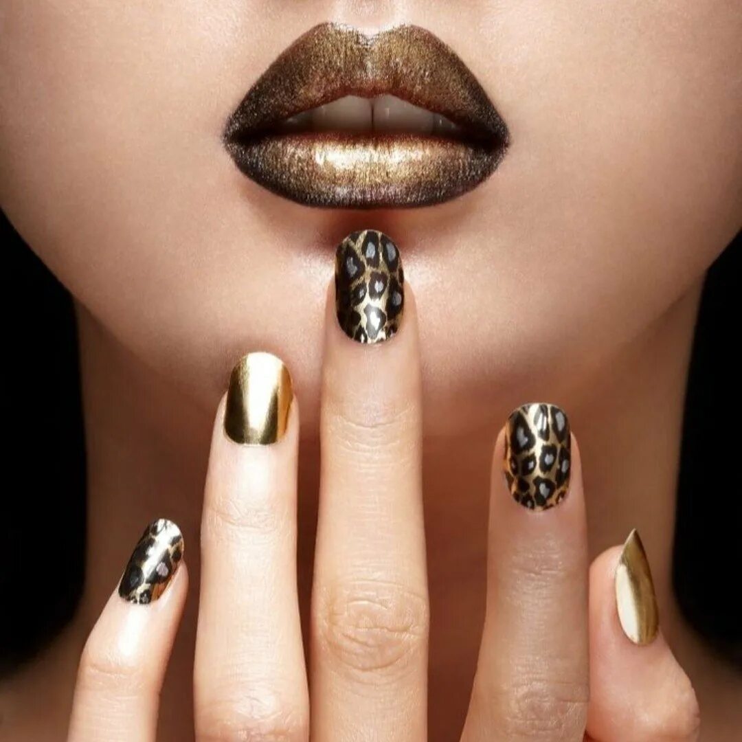 Люксовые ногти. Маникюр звезд голливуда 2020. Свадебный маникюр миндаль для невесты. Красивый богатый маникюр. Маникюр сваровски.