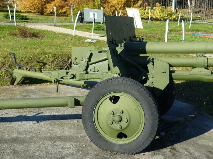 Пушка зис 57 мм. Пушка ЗИС-2. 57 Мм противотанковая пушка. ЗИС-2 57-мм противотанковая. 57 Мм пушка ЗИС-2.