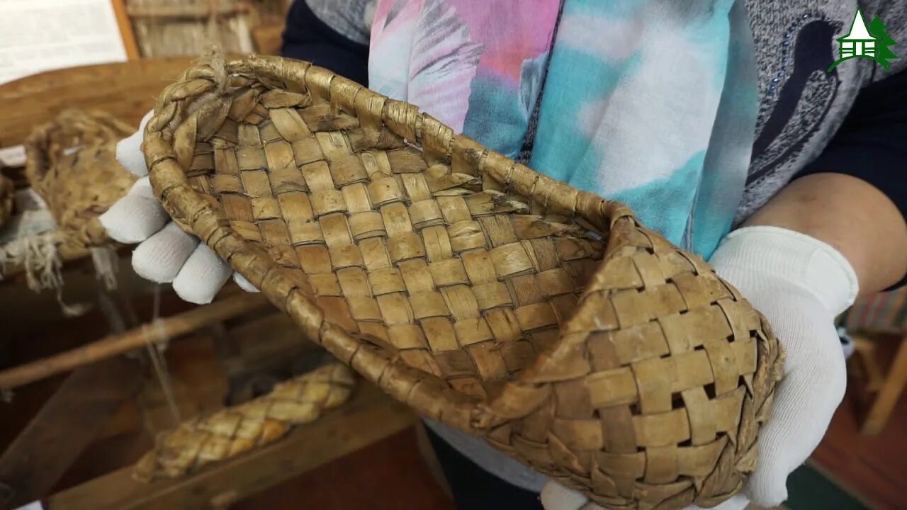 Включи лапоть. Лыковые лапти. Лыко для лаптей. Лапти из бумаги. Самодельные лапти.