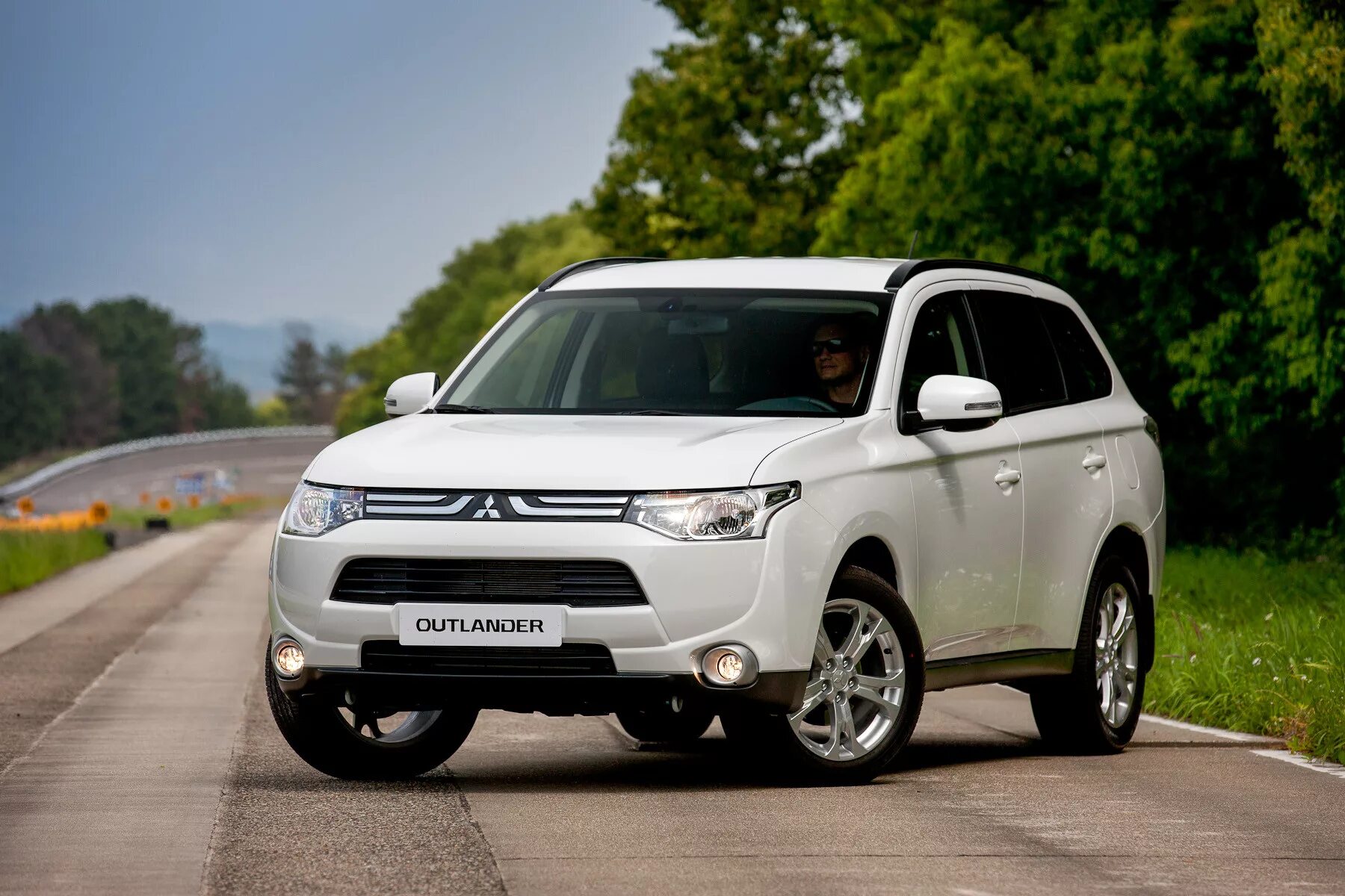 Митсубиси Аутлендер 3. Mitsubishi Outlander 2013. Мицубиси Аутлендер 3 поколения. Mitsubishi Outlander III (2012-2015).