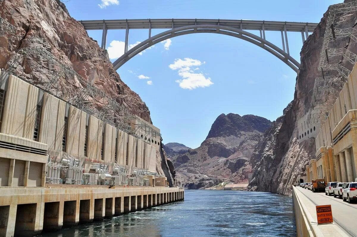 Плотин школа философии. Плотин б. Водослив плотины гувера. Водоподпорные плотины кыргызстана. Саяно-шушенская гэс.