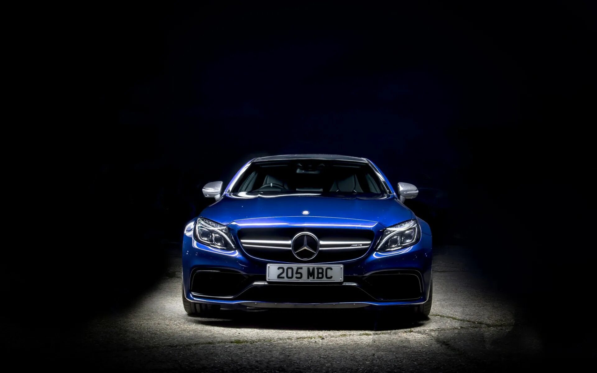 Мерседес на черном фоне. Mercedes Benz c63s. Mercedes-Benz c-class (w205). Mercedes Benz c63s Blue. Mercedes Benz c63 AMG Coupe c205.