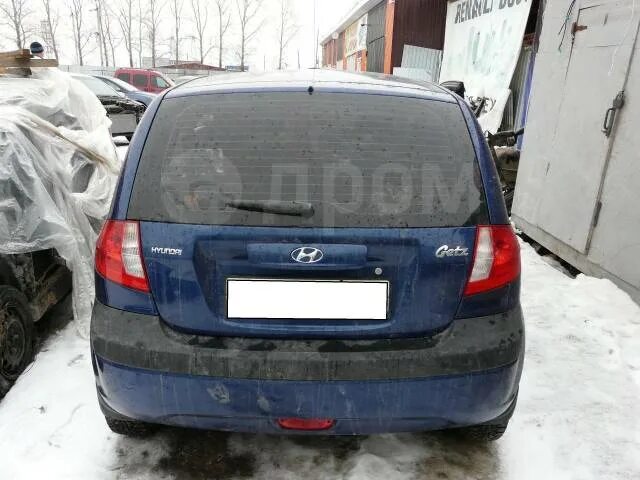 Стекло двери хендай гетц. Hyundai Getz 2007 года задняя крышка багажника. 737001c210. Задняя дверь Хендай Гетц. Getz планка багажника.