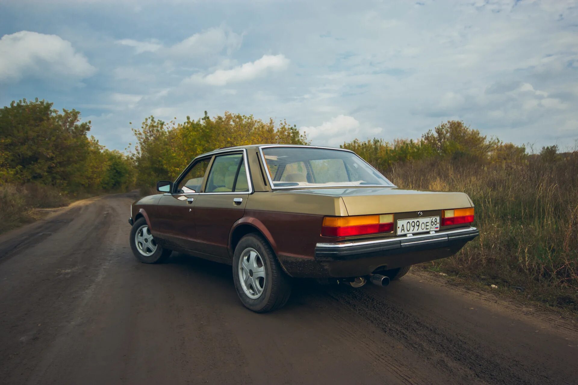 Купить форд гранада. Ford Granada 1977. Ford Granada MK 2 1977. Ford Granada 1984 2.8MT. Ford Granada 2.8 МТ 1982.