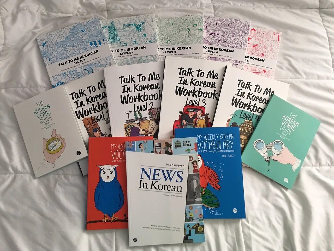 Корейская книга для начинающих. Книга talk to me in korean. Talk to me in korean Level 1. TTMIK books. Talk to me in korean Level 6.