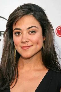 Vyy'xai Camille Guaty as Megan O'Brien (Scorpions (TV series) 3 episodes, 2014) 