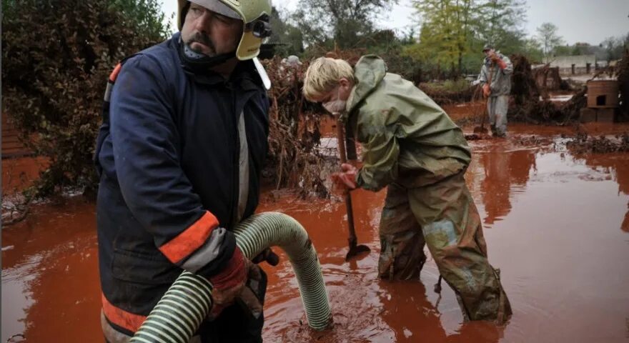 Экологическая катастрофа в Венгрии 2010 г красный шлам. Аварии с выбросом биологически опасных веществ. Предотвращение экологических катастроф. Предотвращение геологических катастроф.