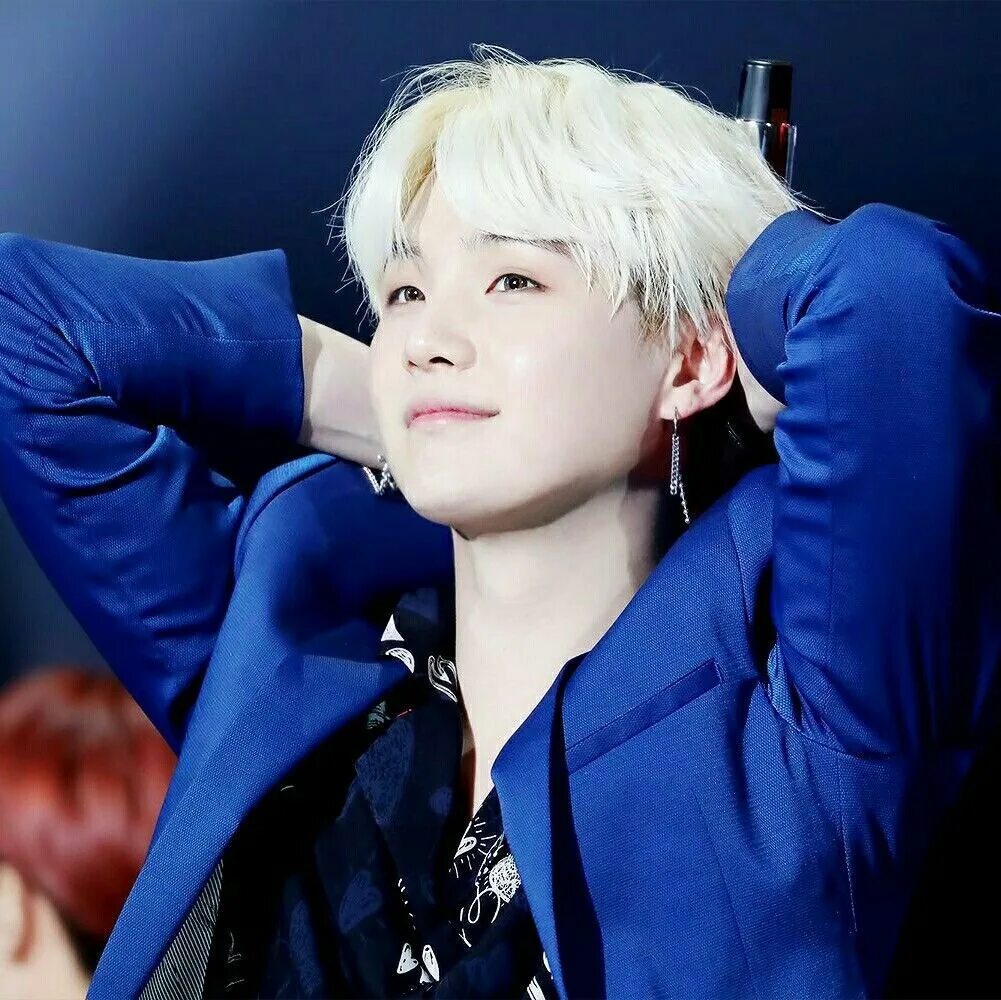 Bts suga. юнги из bts. мин юнги бтс.