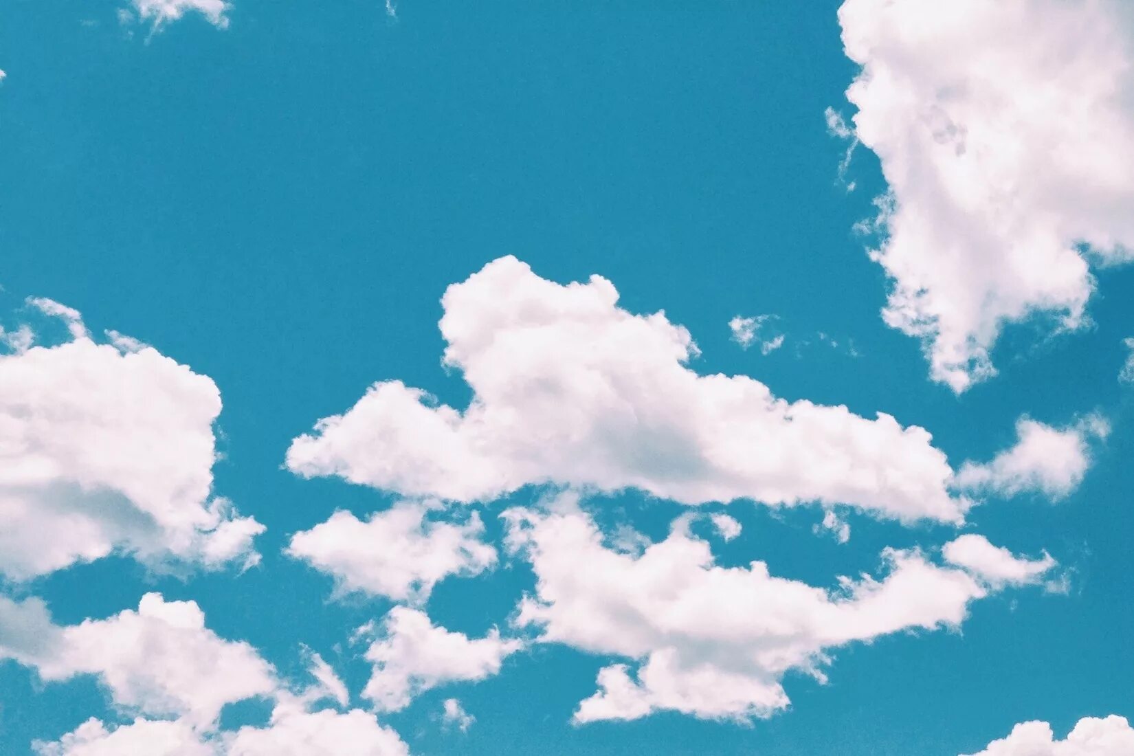 Cloud desktops. Облака. Фон облака. Небо. Голубое небо с облаками.