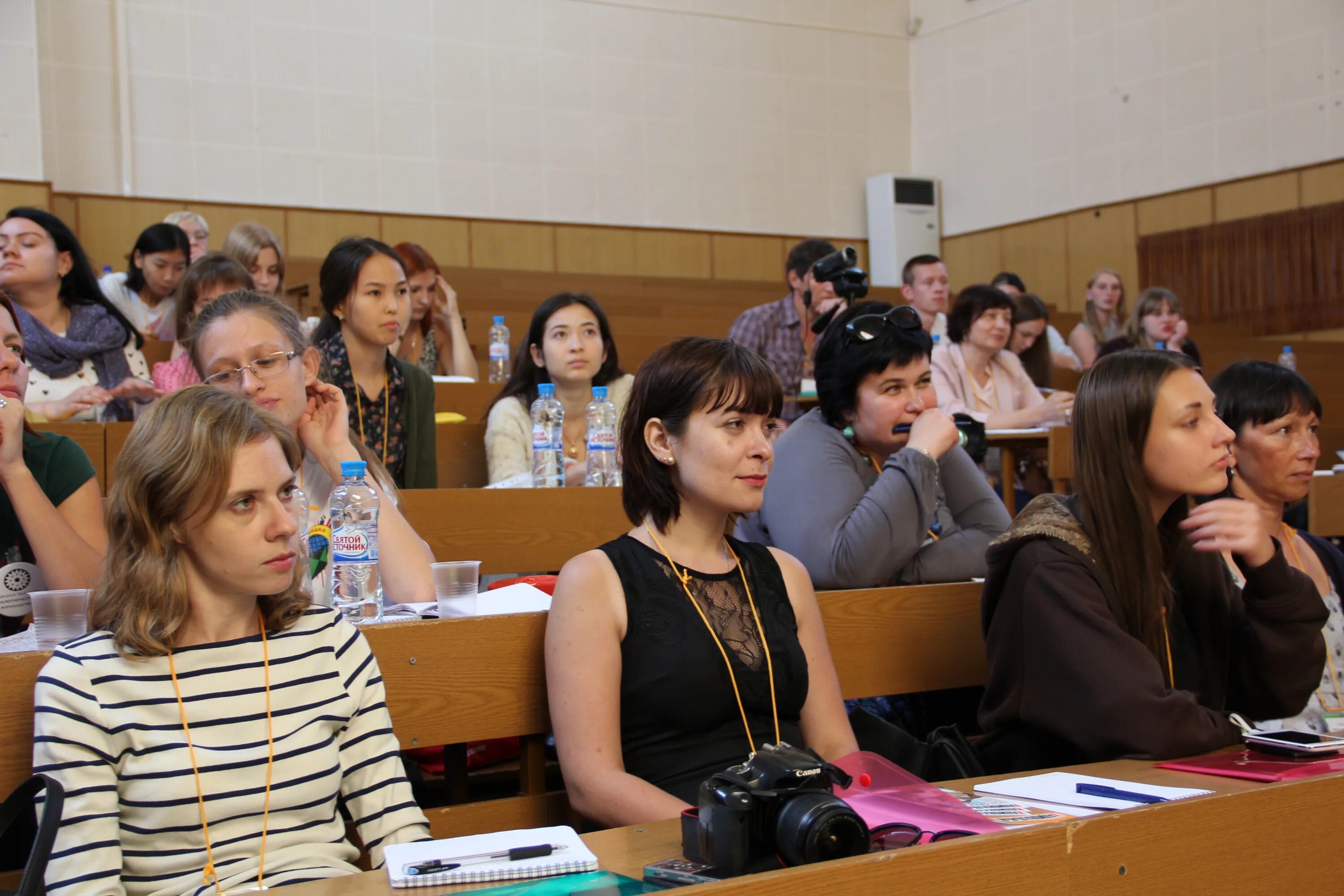 Студенты на занятиях. Студенты в аудитории. Аудитория в университете. Аудитория в вузе. Занятие в вузе.