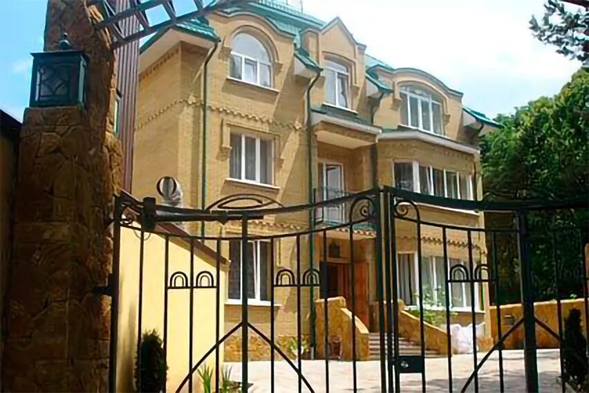 Кисловодск гостевые дома с бассейном. Вилла парк кисловодск. гостиница благодать кисловодск. отель лермонтов кисловодск. кисловодск, ул. володарского, 1.