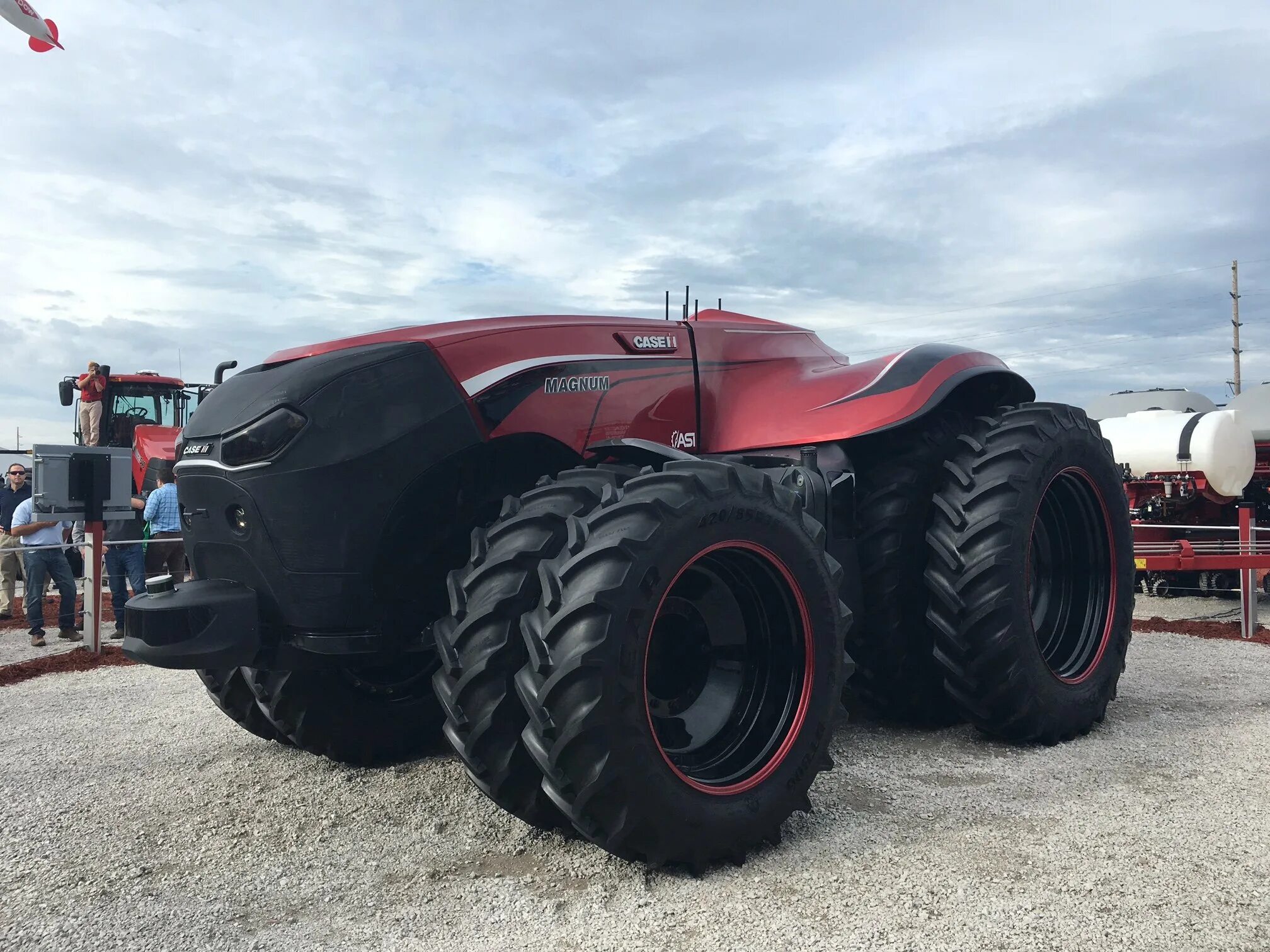 Трактор дорогой. Беспилотный трактор case ih. case ih magnum беспилотный. case magnum концепт. case ih autonomous.