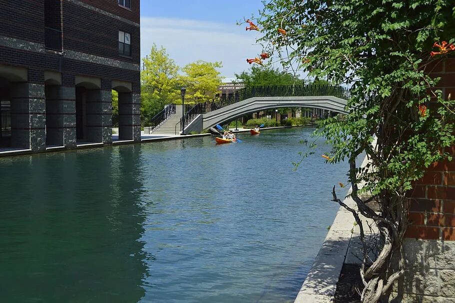 Лучшие центральные каналы. Central canal, Indiana. Хиденвиль город. Индианаполис достопримечательности. Фото Индианаполис мост.