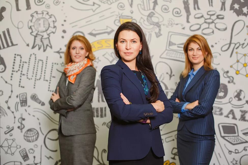 Ey академия бизнеса. Женщины бизнес лидерство. Бизнес люди. Женское лидерство. Женщина лидер.