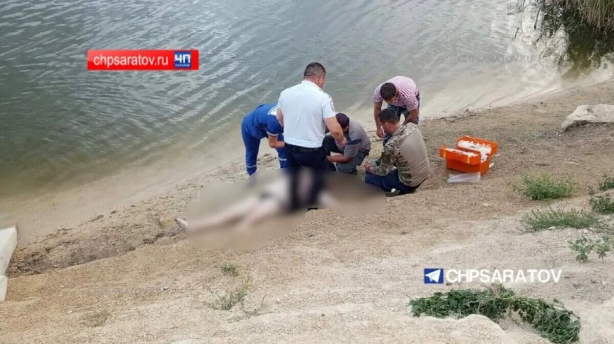 Утонувшие девочки в Саратовской области. Женщина утопилась в реке. Юмор на тему утопиться в водоёме. Утонула 25