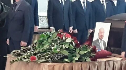 Похороны директора луидор