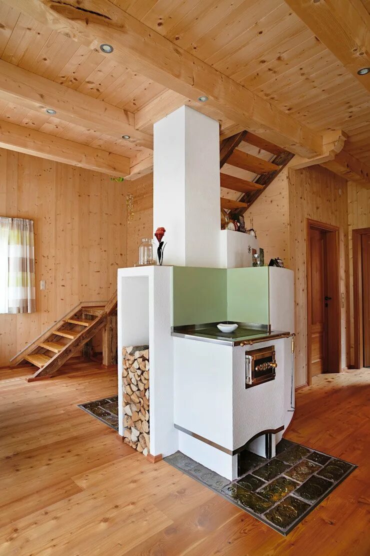 Двухэтажный дом с печкой. Современная печь. интерьер дачного домика. небольшой домик с печкой. печь в доме.