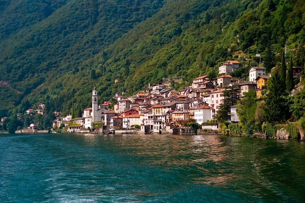 Ломбардия. Ломбардия италия природа. Ломбардия озеро комо. Варенна лекко италия. Комо ломбардия.