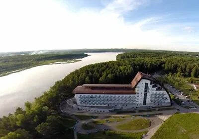 Брезж щий рассвет руш щееся здание