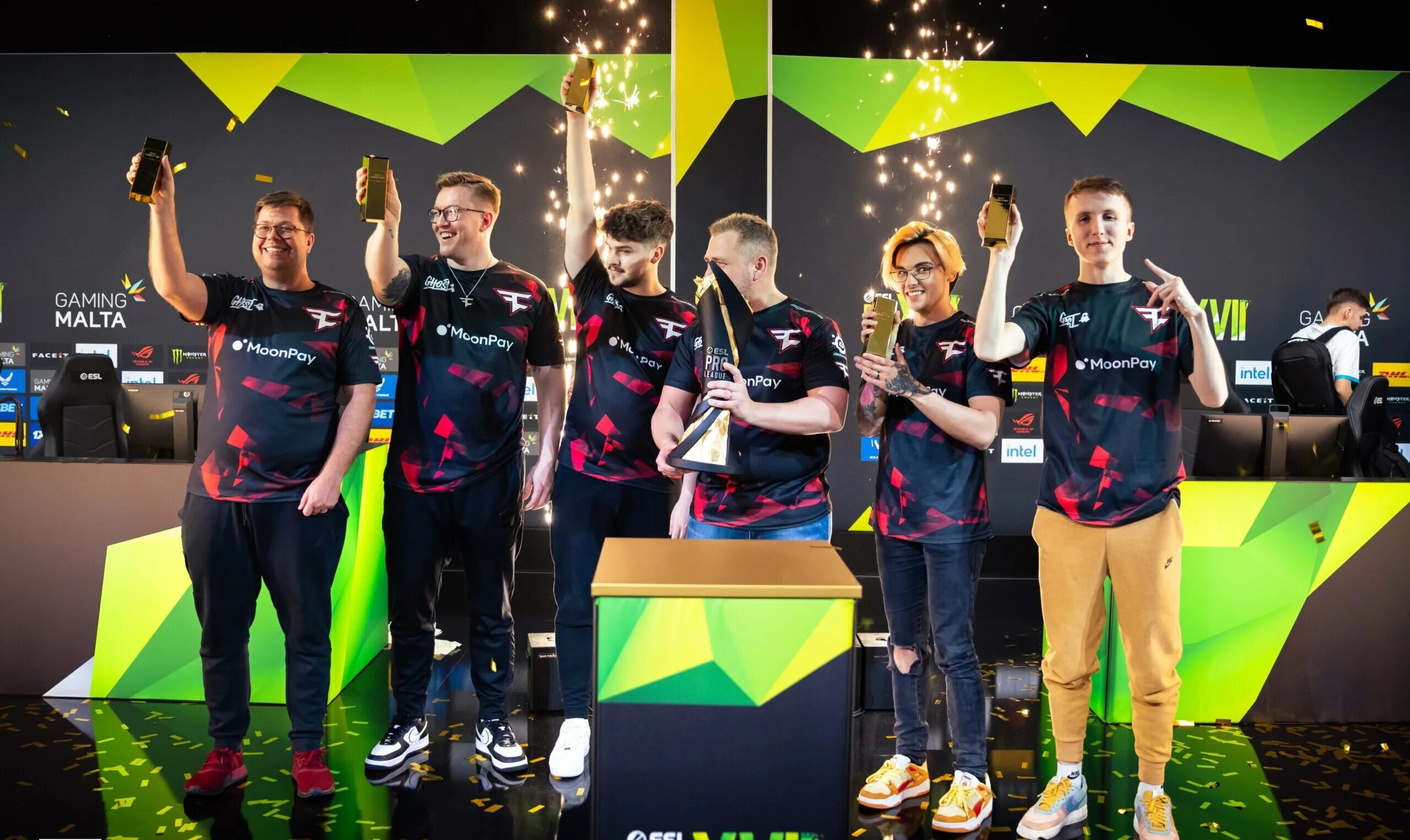 Faze clan 2023. Команда FAZE 2022. FAZE Clan 2022. Команда FAZE CS go.