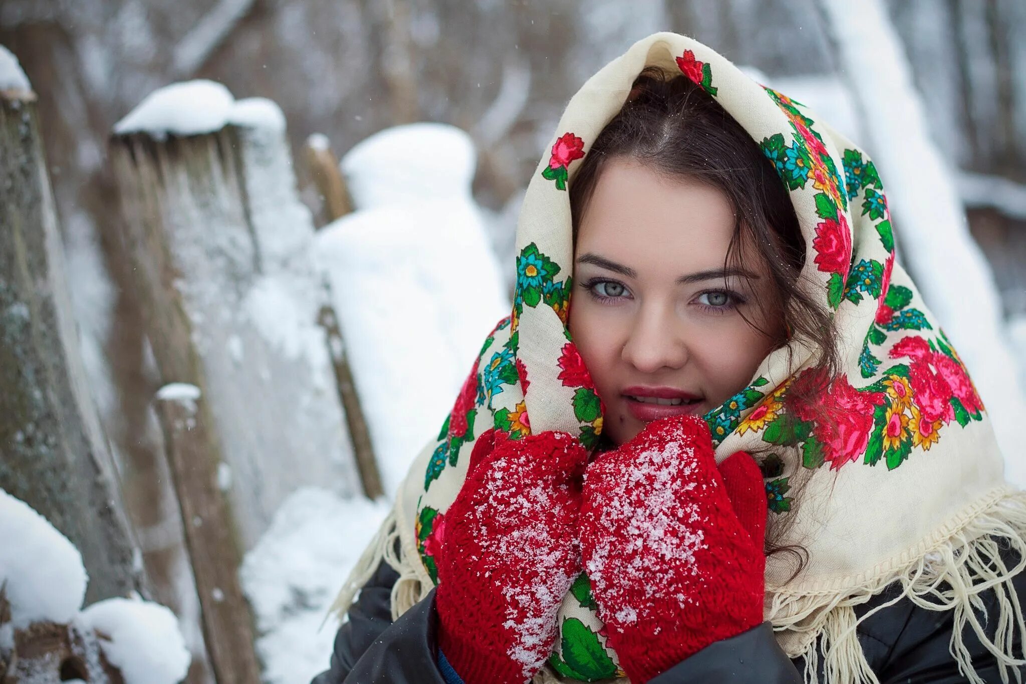 Нежные русские красавицы. Русская красавица. Русская девушка в платке. Красивая русская девушка. Красивая девушка в платке.