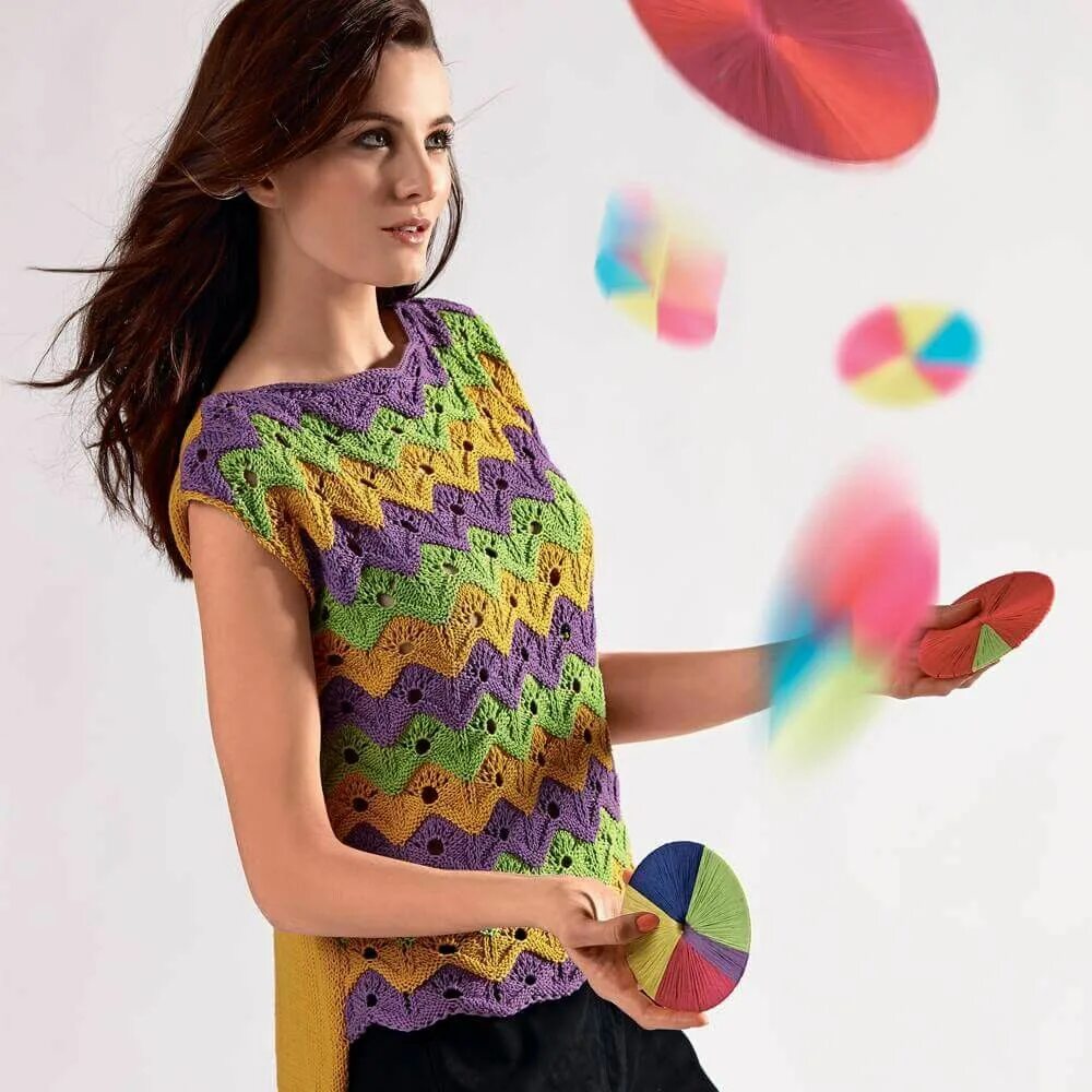 Вязание летних моделей. Летний свитер. Яркие вязаные вещи. Кофта из разноцветной пряжи. Разноцветные вязаные кофточки.