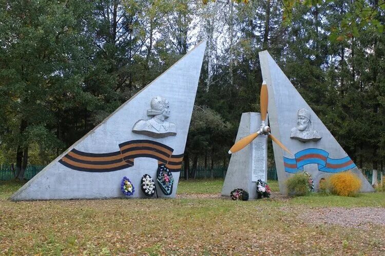 Аэродром парголово самолет памятник. Партизанский аэродром. Партизанская авиации в годы вов. Партизанский аэродром. Иваненковский партизанский аэродром.