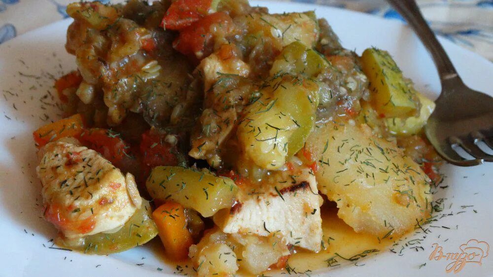 Овощное рагу с куриным филе. Овощное рагу с курицей и кабачками. Рагу с курочкой. Рагу с курицей и овощами в мультиварке. Рагу курица с кабачками в мультиварке.
