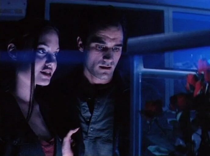 Киборг 2. Киборг 2: стеклянная тень (1993). киборг 2 стеклянная тень анджелина джоли.