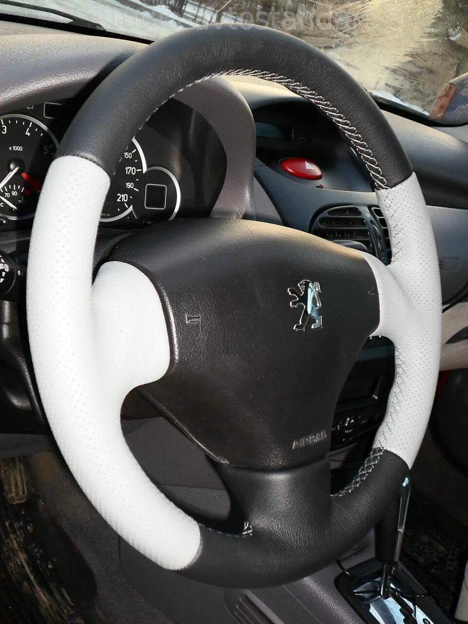 перетяжка руля спб. руль кожа nappa алькантара bmw. кожа для руля. перетяжка руля бмв. руль ниссан альмера г 15.