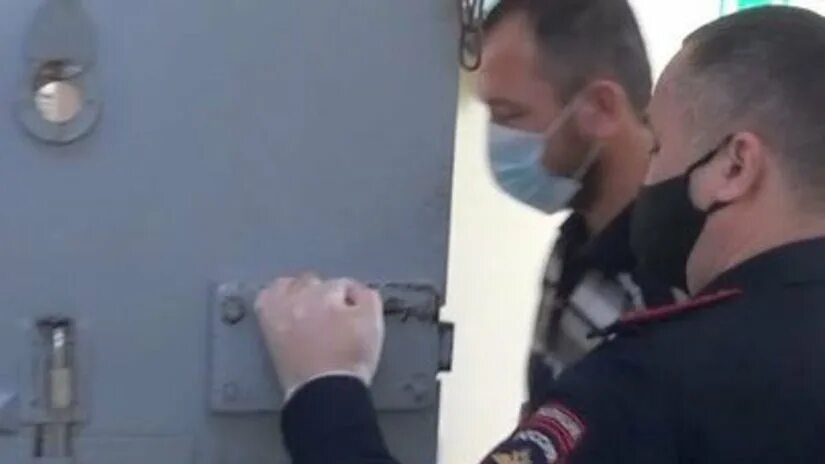 В узловой ограбили. В узловой ограбили. Питер ограбление ювелирного. Ограбление ювелирных магазинов картинки для презентации. Девушка ограбила ювелирный магазин.