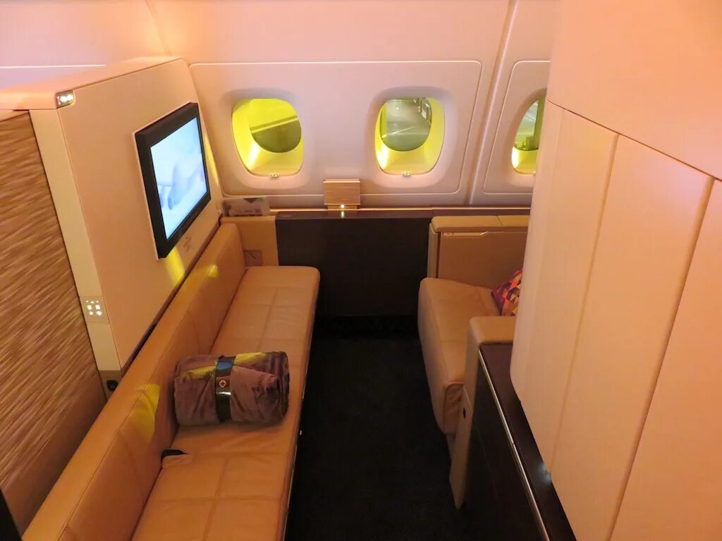 First class 0. Boeing 787‑9 бизнес класс Etihad Airways. Airbus a380 first class. Etihad Airways a380 эконом класс. Etihad a380 эконом.