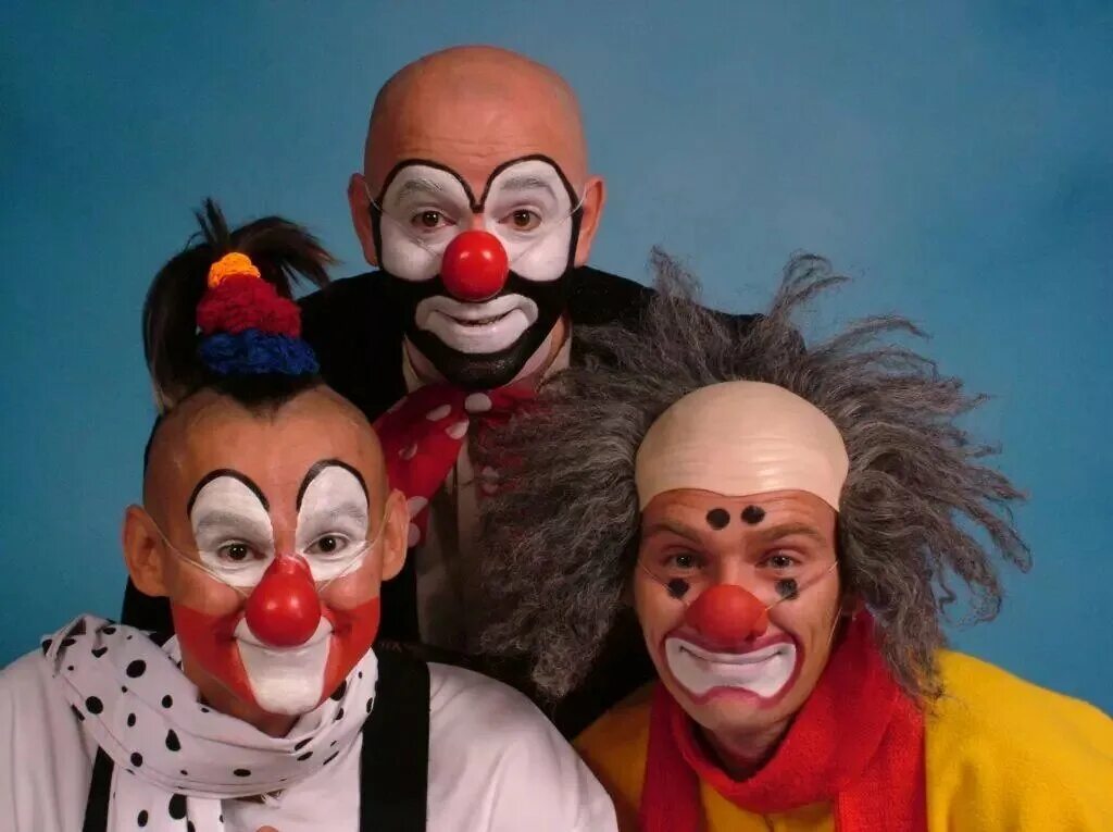 Смешной клоун. Два клоуна. Три клоуна. There three clowns at the